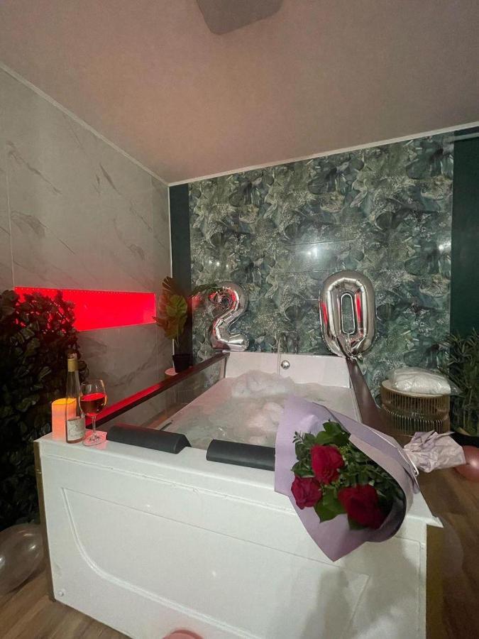 Jacuzzi Apartment Бая-Маре Екстер'єр фото