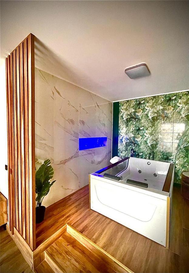 Jacuzzi Apartment Бая-Маре Екстер'єр фото